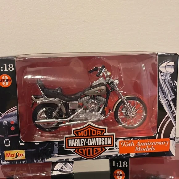 Harley Davidson Maisto Diecast 95th Anniversary Models Collectible Bikes 1:18 - Picture 3 of 14